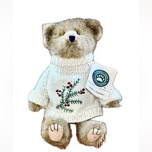 Retired 10" Holiday Boyds Bear Karen A. Mulberry with attached tag. #917364
COPY